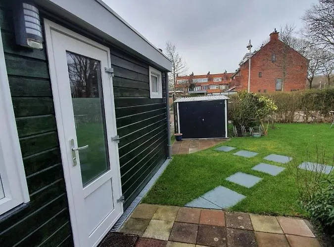 Гостевой дом Cozy Garden House Kijkduin 3*