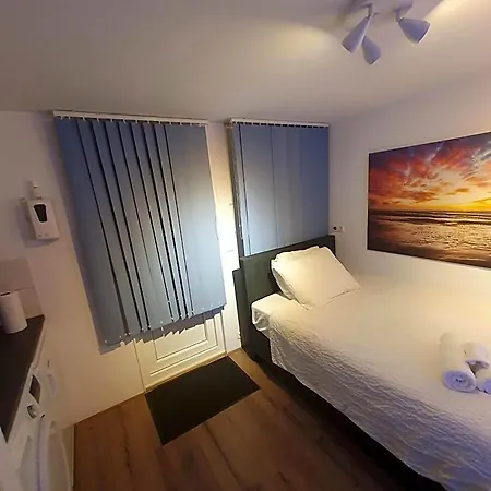 Penzion Cozy Garden House Kijkduin 3*